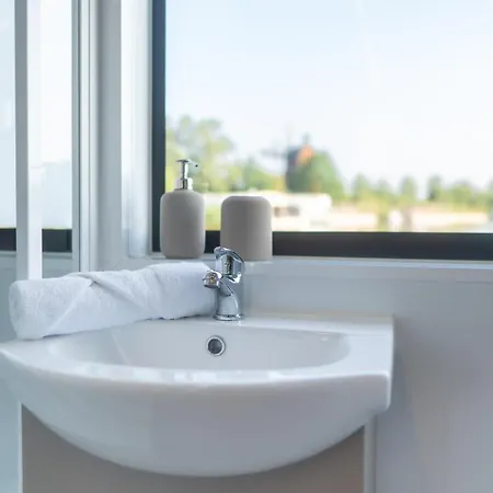 Dein Schwimmendes Luxboot In *