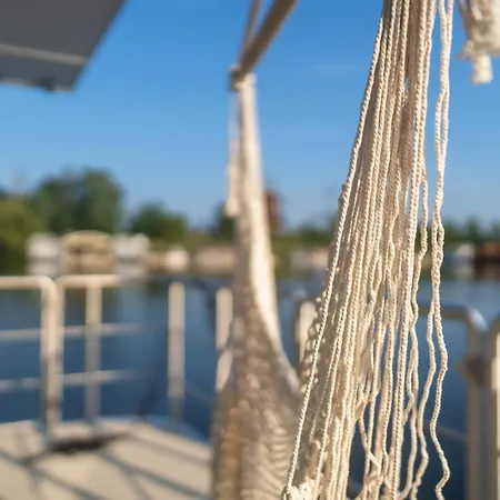 Dein Schwimmendes Luxboot In Hotel na wodzie Templin