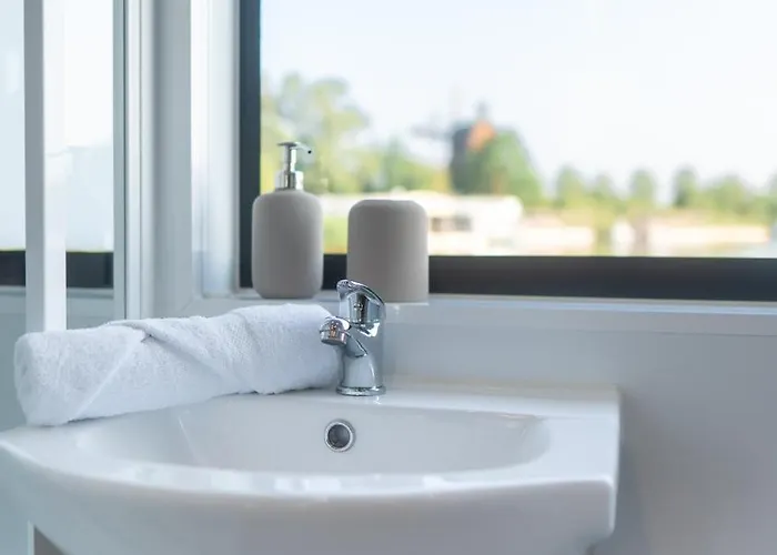 Dein Schwimmendes Luxboot In *