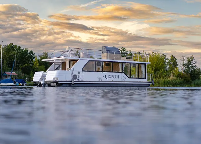 Dein Schwimmendes Luxboot In تيمبلين